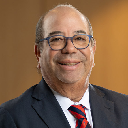 Dr. Adriano Correa E.